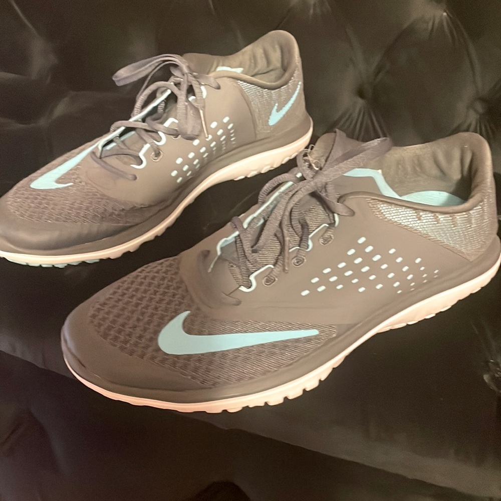 Nike fitsole sneakers in good condition